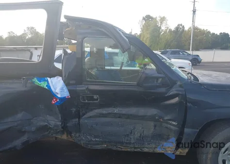 2000 Chevrolet Silverado 1500 z USA, uszkodzony, nr VIN 1GCEC14WXYE241404